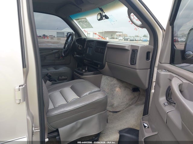 44502096 :رقم المزاد ، 1GDFH15T051149243 vin ، 2005 Gmc Savana Upfitter مزاد بيع