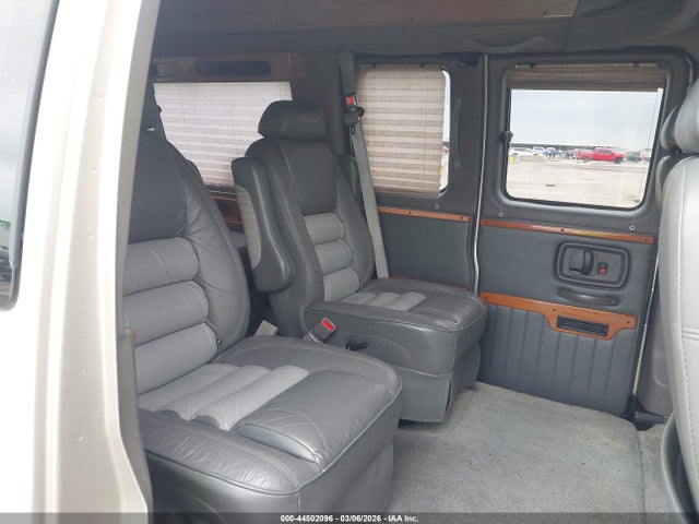 44502096 :رقم المزاد ، 1GDFH15T051149243 vin ، 2005 Gmc Savana Upfitter مزاد بيع