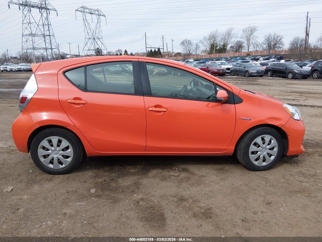 JTDKDTB35E1062680 Toyota Prius C Two