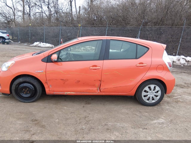 JTDKDTB35E1062680 Toyota Prius C Two