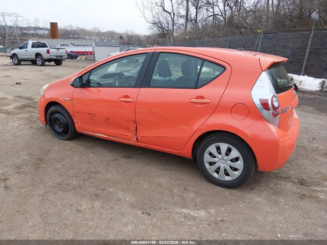 JTDKDTB35E1062680 Toyota Prius C Two