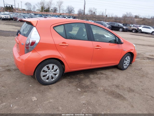 JTDKDTB35E1062680 Toyota Prius C Two