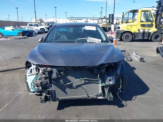 4T1B21HK1JU503668 Toyota Camry Hybrid Se