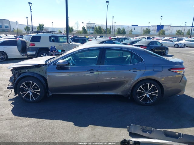 4T1B21HK1JU503668 Toyota Camry Hybrid Se