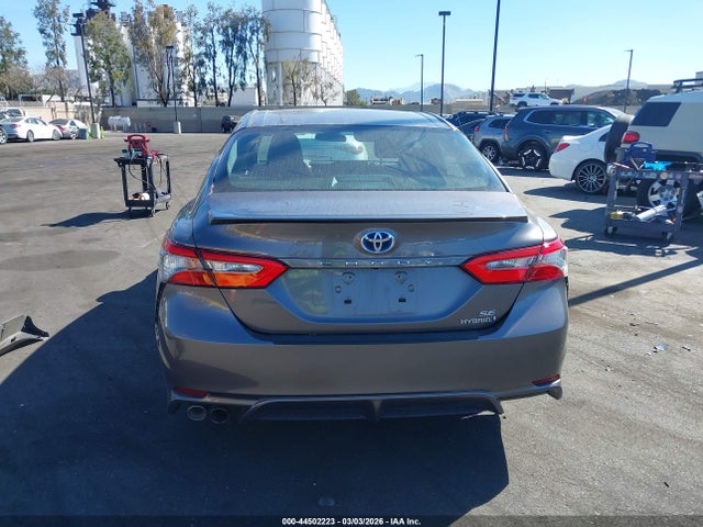 4T1B21HK1JU503668 Toyota Camry Hybrid Se