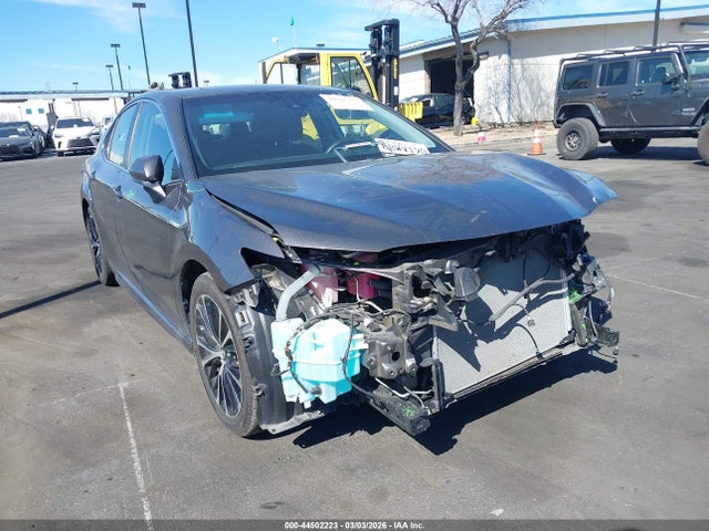 4T1B21HK1JU503668 Toyota Camry Hybrid Se