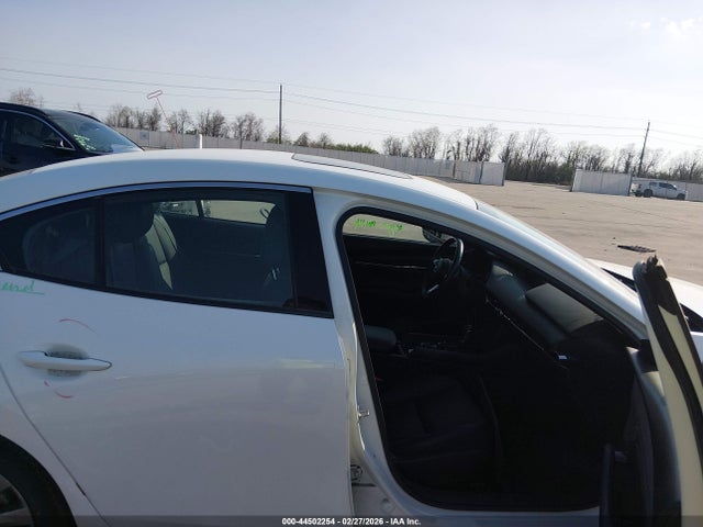 44502254 :رقم المزاد ، 3MZBPBDL2NM313783 vin ، 2022 Mazda Mazda3 Premium مزاد بيع