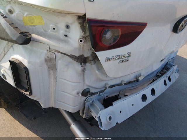 44502254 :رقم المزاد ، 3MZBPBDL2NM313783 vin ، 2022 Mazda Mazda3 Premium مزاد بيع