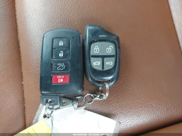 JTMDFREV5GD194102 Toyota Rav4 Limited