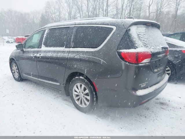 2018 CHRYSLER PACIFICA 2C4RC1BG5JR121984 Photo 2