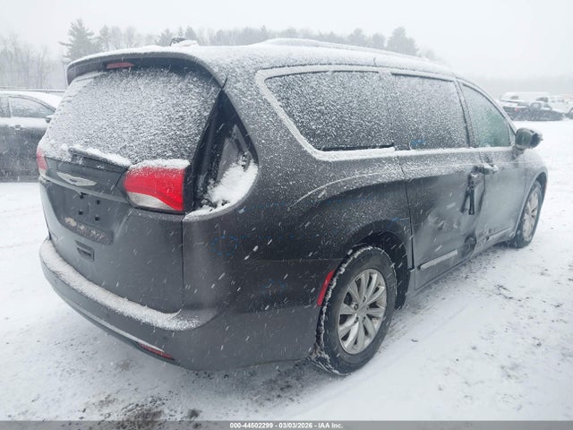 2018 CHRYSLER PACIFICA 2C4RC1BG5JR121984 Photo 3