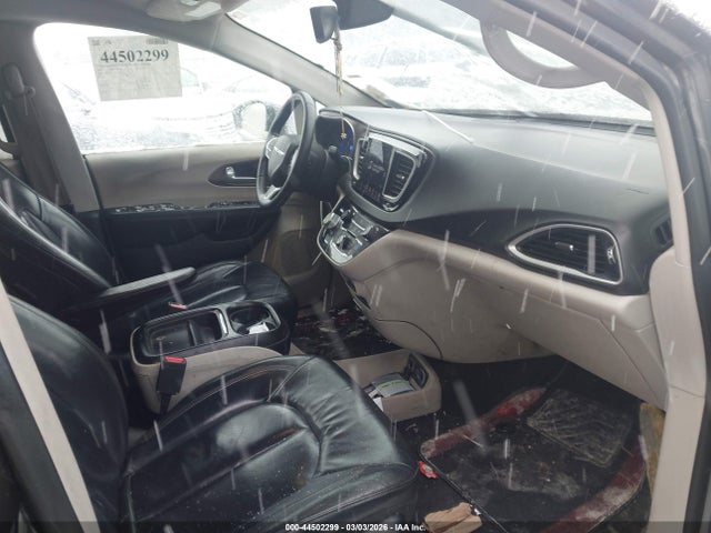 2018 CHRYSLER PACIFICA 2C4RC1BG5JR121984 Photo 4