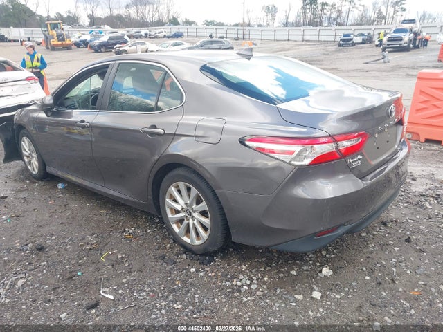 2020 TOYOTA CAMRY 4T1C11AK1LU385139 Photo 2