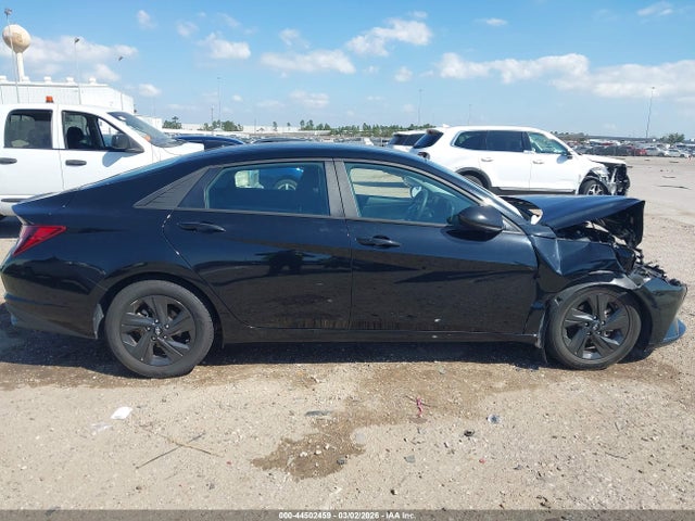 KMHLM4AG2MU102723 Hyundai ELANTRA SEL