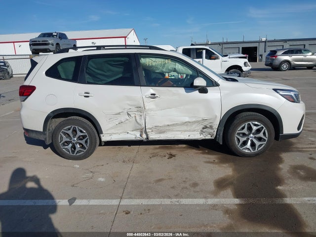 2021 Subaru Forester Premium მანქანა იყიდება აუქციონზე, vin: JF2SKAJC2MH417579, აუქციონის ნომერი: 44502643