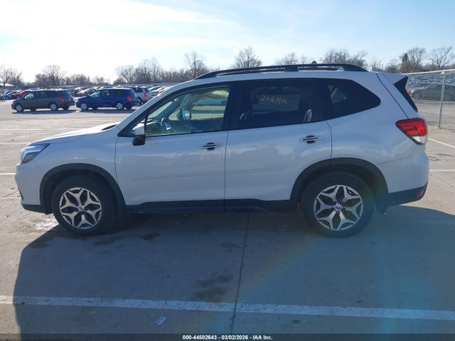 2021 Subaru Forester Premium მანქანა იყიდება აუქციონზე, vin: JF2SKAJC2MH417579, აუქციონის ნომერი: 44502643