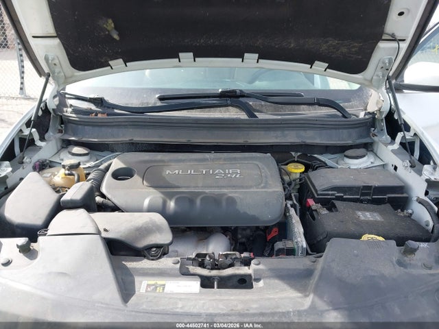 44502741 :رقم المزاد ، 1C4PJLCB0FW671412 vin ، 2015 Jeep Cherokee Latitude مزاد بيع