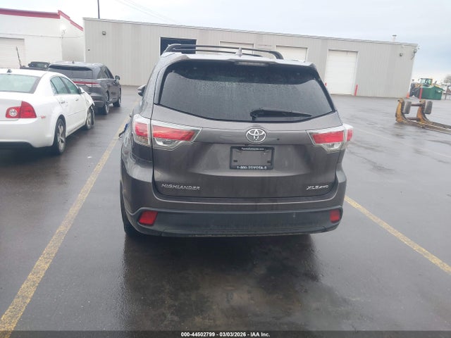 Toyota Highlander Xle V6 2015 5TDJKRFH9FS170895 Image 16