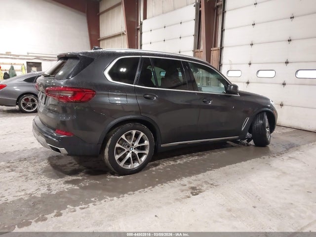 2019 BMW X5 5UXCR6C55KLL40659 Photo 3