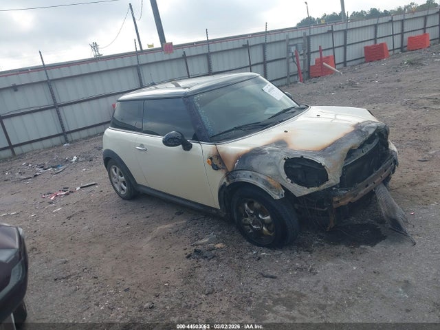 2010 MINI COOPER WMWMF3C54ATZ21885