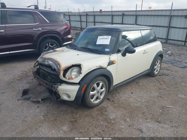2010 MINI COOPER WMWMF3C54ATZ21885 Photo 1
