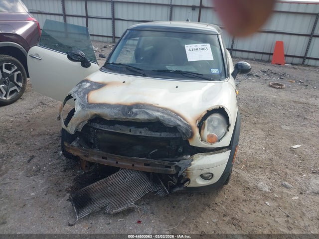 2010 MINI COOPER WMWMF3C54ATZ21885 Photo 5