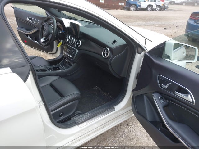 2018 MERCEDES-BENZ CLA 250 WDDSJ4GB4JN571134 Photo 4