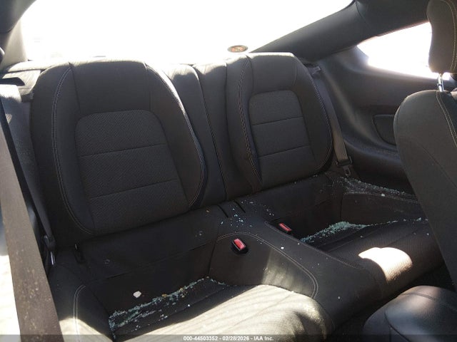 1FA6P8AM3F5311672 Ford Mustang V6