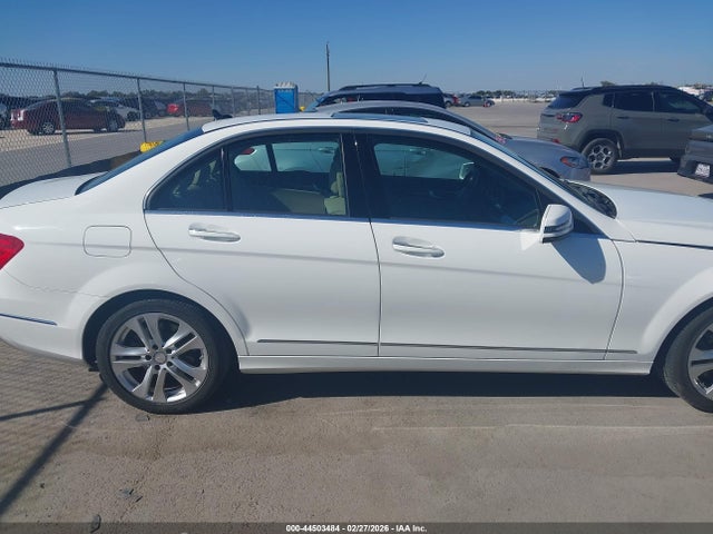 2013 Mercedes-benz C 300 Luxury 4matic მანქანა იყიდება აუქციონზე, vin: WDDGF8AB6DG044602, აუქციონის ნომერი: 44503484