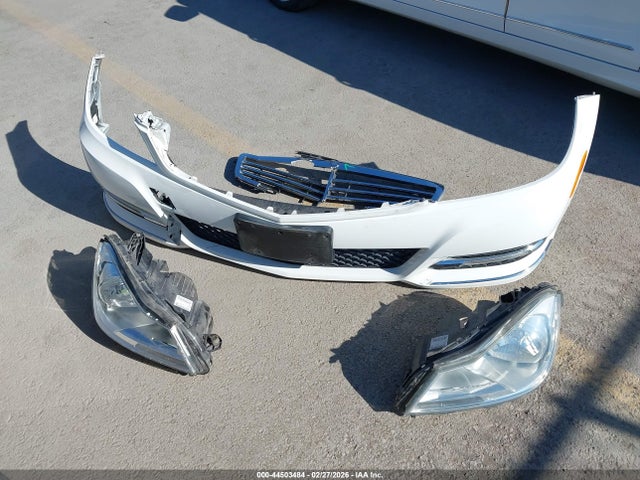2013 Mercedes-benz C 300 Luxury 4matic მანქანა იყიდება აუქციონზე, vin: WDDGF8AB6DG044602, აუქციონის ნომერი: 44503484