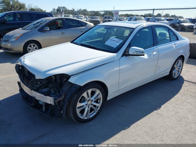 2013 Mercedes-benz C 300 Luxury 4matic მანქანა იყიდება აუქციონზე, vin: WDDGF8AB6DG044602, აუქციონის ნომერი: 44503484
