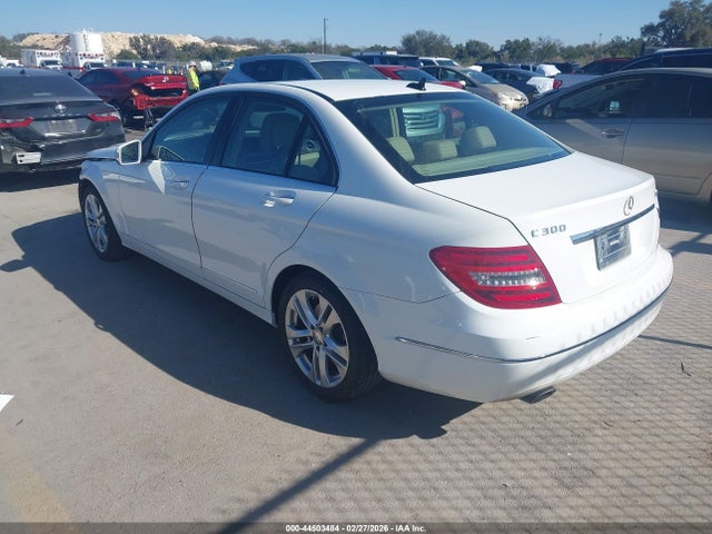 2013 Mercedes-benz C 300 Luxury 4matic მანქანა იყიდება აუქციონზე, vin: WDDGF8AB6DG044602, აუქციონის ნომერი: 44503484