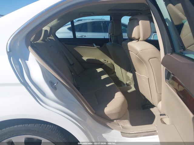 2013 Mercedes-benz C 300 Luxury 4matic მანქანა იყიდება აუქციონზე, vin: WDDGF8AB6DG044602, აუქციონის ნომერი: 44503484