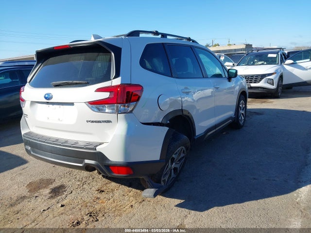 JF2SKAJC6MH582261 Subaru Forester Premium