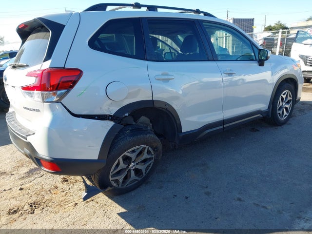 JF2SKAJC6MH582261 Subaru Forester Premium