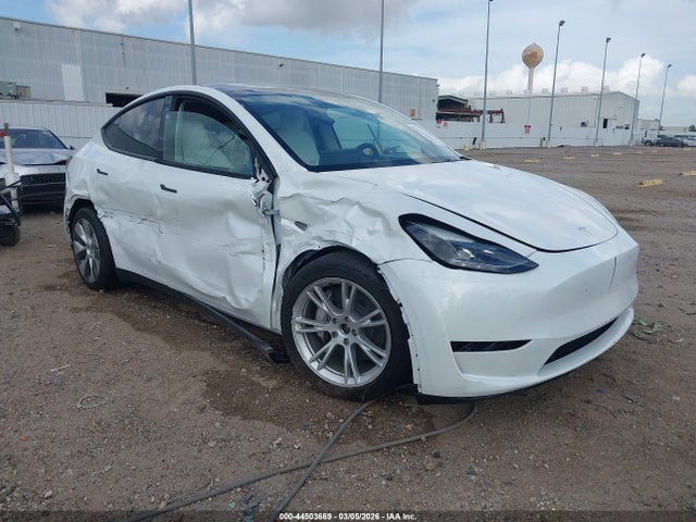 2023 TESLA MODEL Y 7SAYGAEE3PF664025 Photo 0