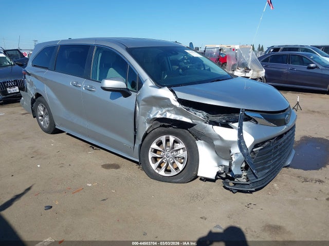 2021 TOYOTA SIENNA 5TDKRKEC0MS054902