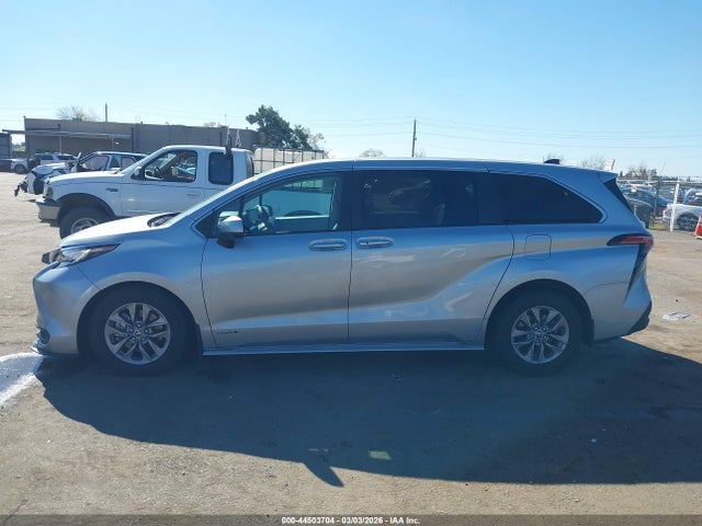 Toyota SIENNA LE 2021 5TDKRKEC0MS054902 Image 14