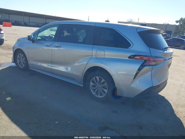 2021 TOYOTA SIENNA 5TDKRKEC0MS054902 Photo 2