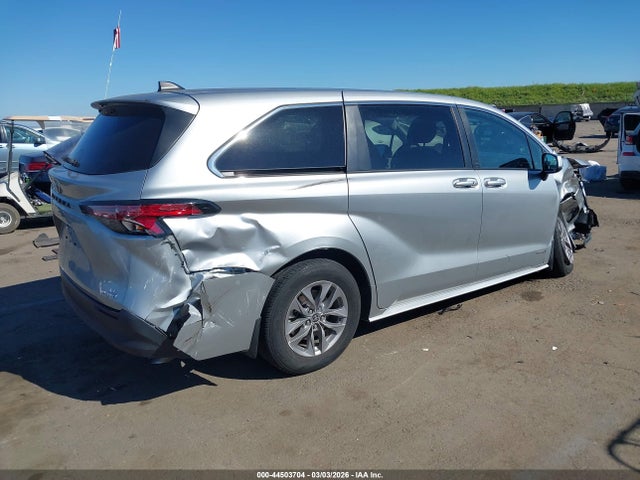 2021 TOYOTA SIENNA 5TDKRKEC0MS054902 Photo 3