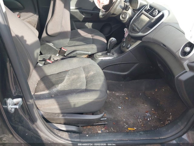 2017 CHEVROLET SONIC 1G1JD5SH6H4114011 Photo 4