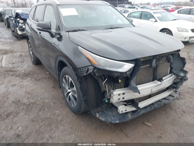 5TDGZRBH5NS562718 Toyota Highlander Xle