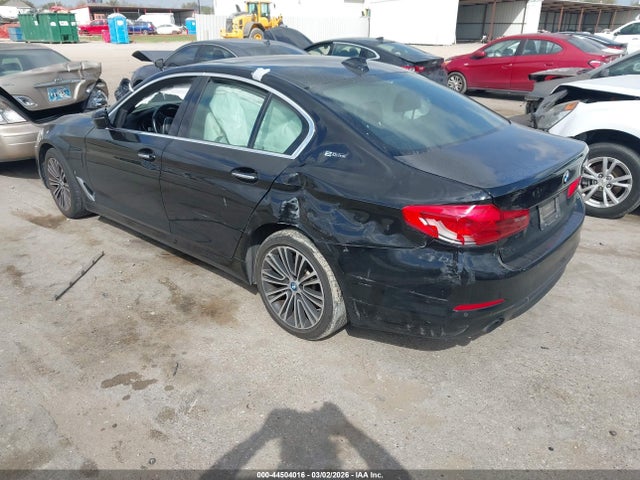 2018 BMW 530E WBAJA9C56JB249306 Photo 2
