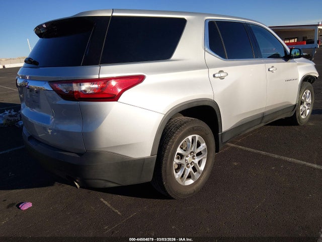 Chevrolet Traverse Ls 2019 1GNERFKW3KJ164962 Image 4
