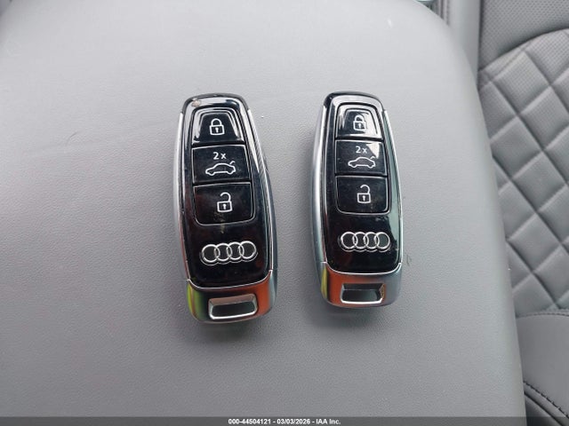 Продаж на аукціоні авто 2022 Audi Sq8 Prestige Tfsi Quattro Tiptronic, vin: WA1CWBF13ND030174, номер лоту: 44504121