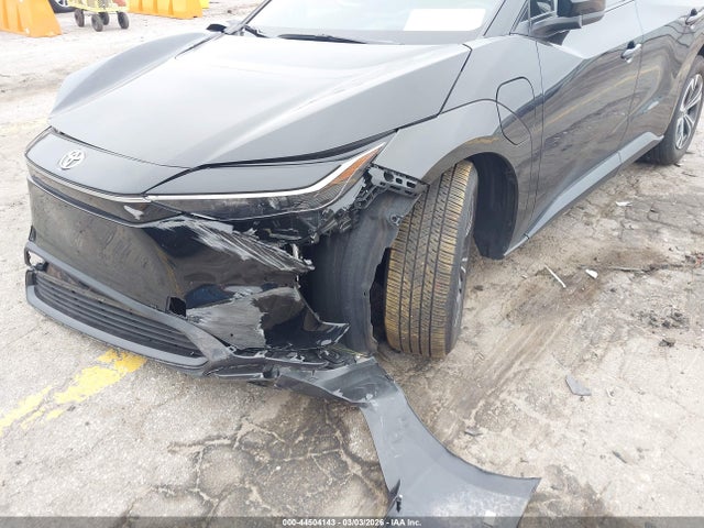 Toyota BZ4X XLE 2024 JTMABACA4RA077177 Image 6