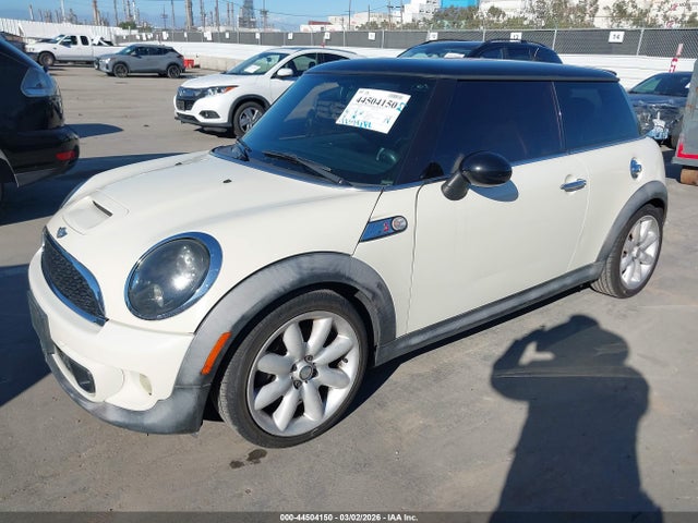 2011 MINI COOPER S WMWSV3C55BTY15604 Photo 1