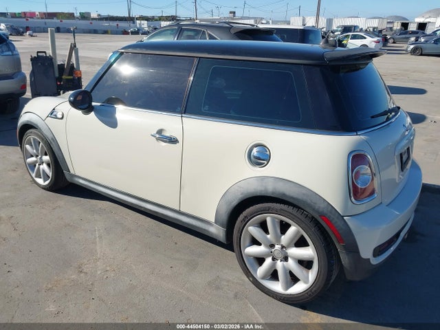 2011 MINI COOPER S WMWSV3C55BTY15604 Photo 2