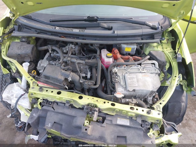 JTDKDTB32F1110282 Toyota Prius C Four