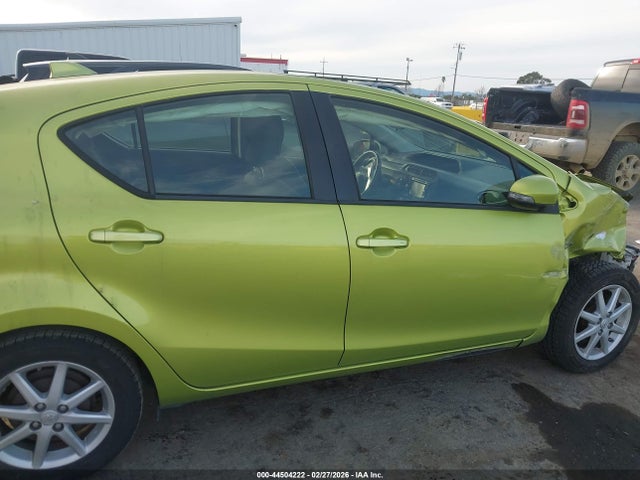 JTDKDTB32F1110282 Toyota Prius C Four